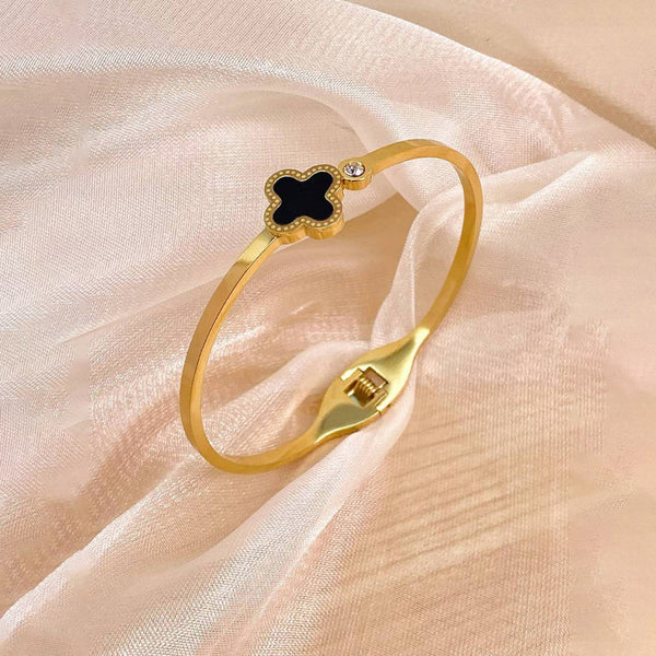 Svarnika Jewels Stainless Steel Gold-Plated Bangle-Style Anti Tarnish Clover Bracelet