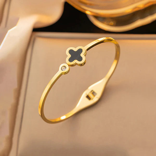 Svarnika Jewels Stainless Steel Gold-Plated Bangle-Style Anti Tarnish Clover Bracelet